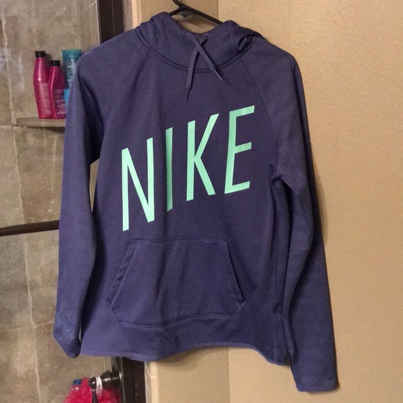 Nike Tops - Nike sweatshirt